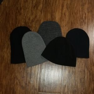 Lot of five black + gray beanies plus fleece cap